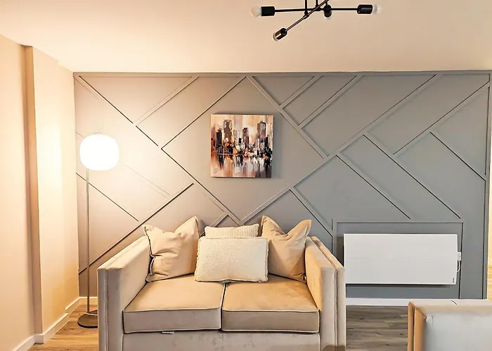 Entire 2 Bedroom And 2 Bathroom In City -Free Underground Parking